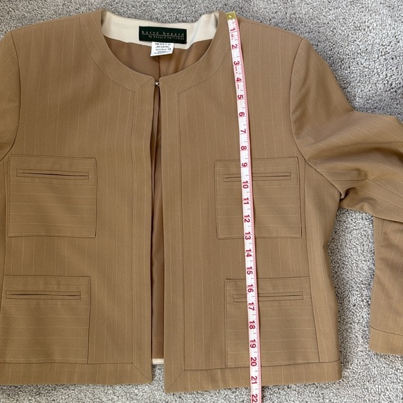 NWOT Harve Benard Tan Blazer Cropped Structured size 14 - Picture 5 of 7